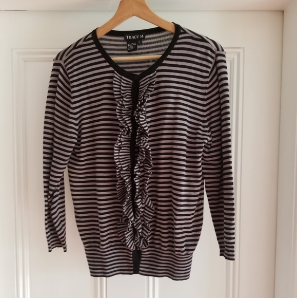 Tracy M. Cardigan. Size Large - Picture 4 of 11
